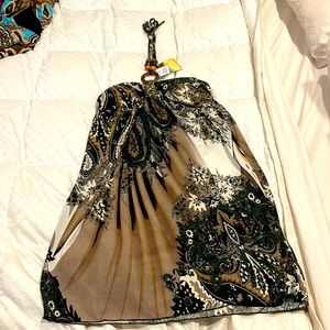 Strapless top w/tie around the neck with wood bead detail.  Flowing bottom.NWT